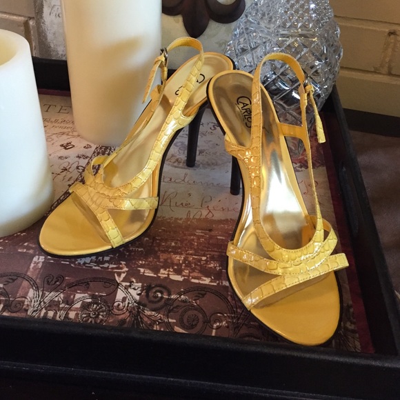 Santana by Carlos Santana Yellow Croc heels. 8 1/2