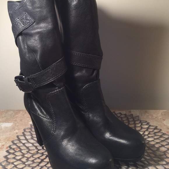 Vera Wang Boots