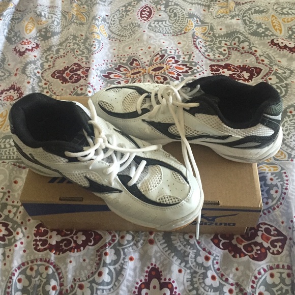Mizuno volleyball shoes