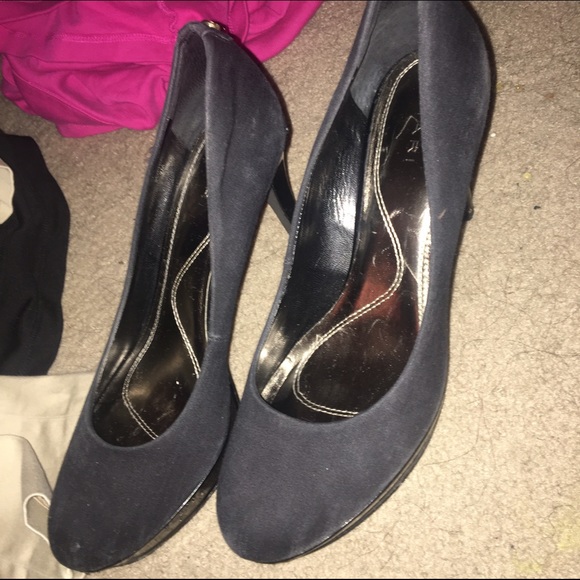 Black Tahari Pumps