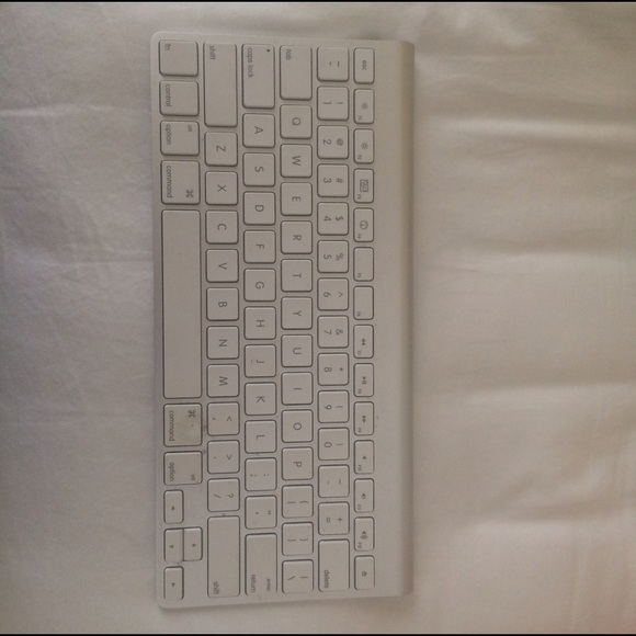 Apple Keyboard wireless battery operated 🍎