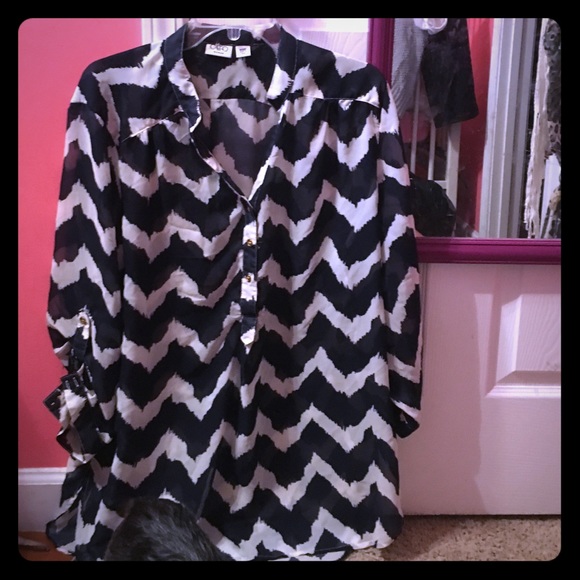 Navy and white sheet chevron top!