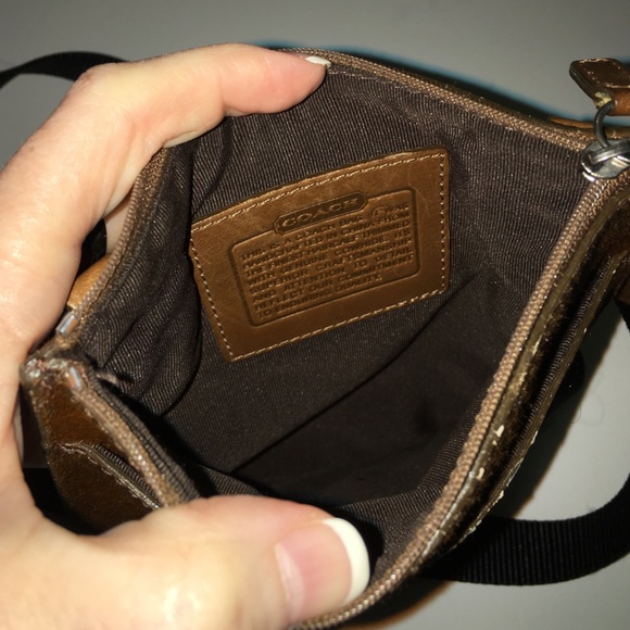 SOLD👀Rare Find!!:)👀Coach PONY HAIR Crossbody!!👀 - Picture 4 of 4
