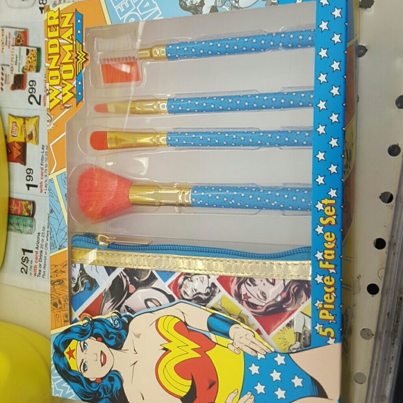 Wonder women brush set