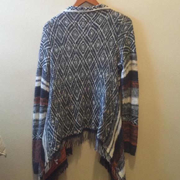 Tribal pattern frayed sweater/ cardigan - Picture 2 of 3