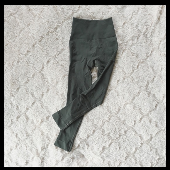 Lululemon Gator Green Zone in Crop Legging