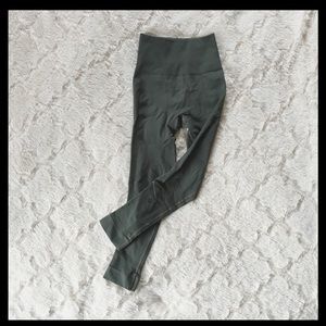 Lululemon Gator Green Zone in Crop Legging