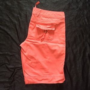 L.E.I. Coral color cargo style shorts