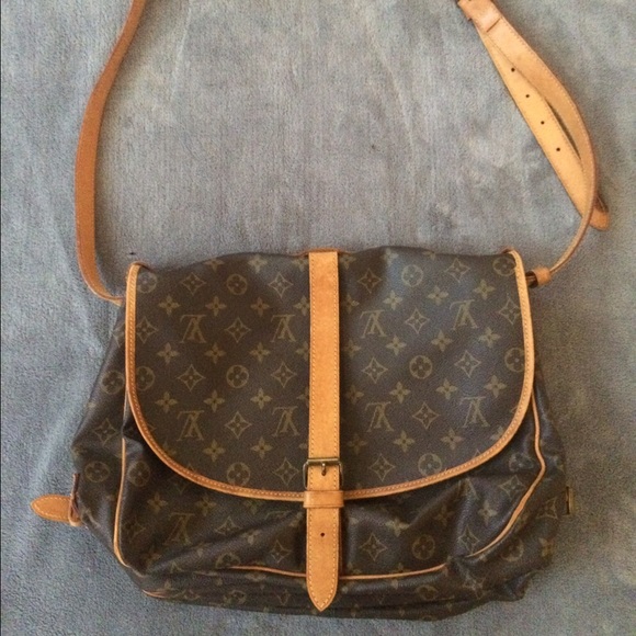 Authentic Louis Vuitton crossbody messenger bag