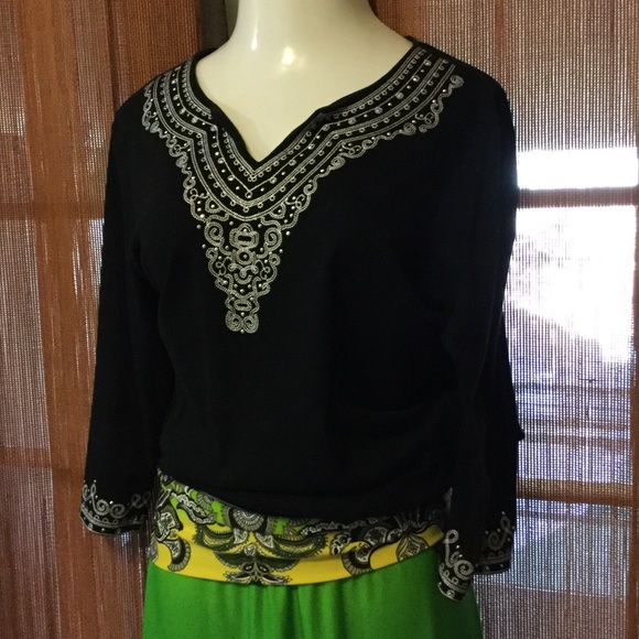 Karen Scott Tops - Preloved black & white top!