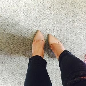 Nude Pumps