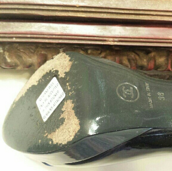 🔥CHANEL Black/Gray Patent Pumps - Picture 3 of 4