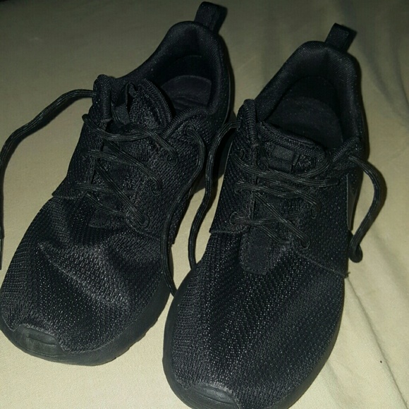 Black Nike Roshe One