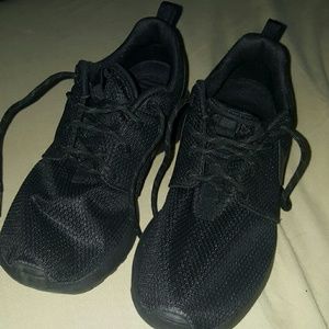 Black Nike Roshe One