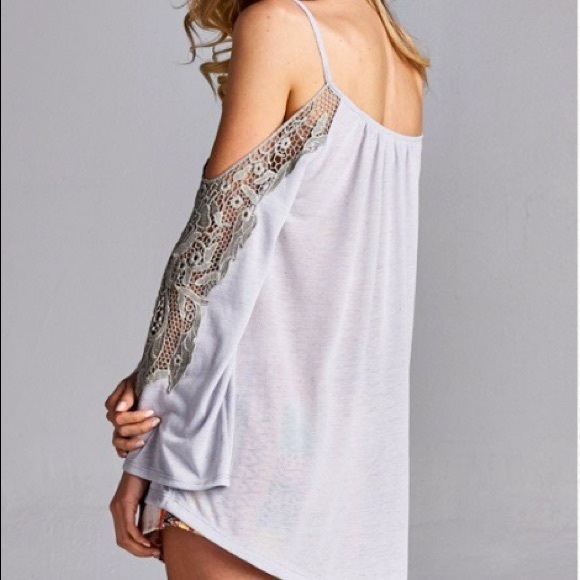 ✨HP!✨Great Sale✨Harmony Off Shoulder Top! - Picture 4 of 4