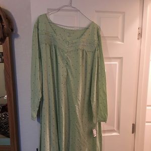 Brand-new plus size 3X long nightgown
