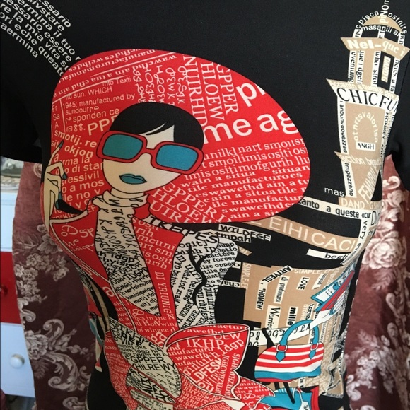 Fun fashion Black short sleeve top w fun graphics - Picture 2 of 4