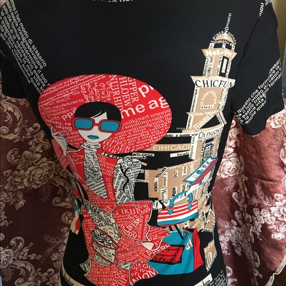 Fun fashion Black short sleeve top w fun graphics - Picture 3 of 4