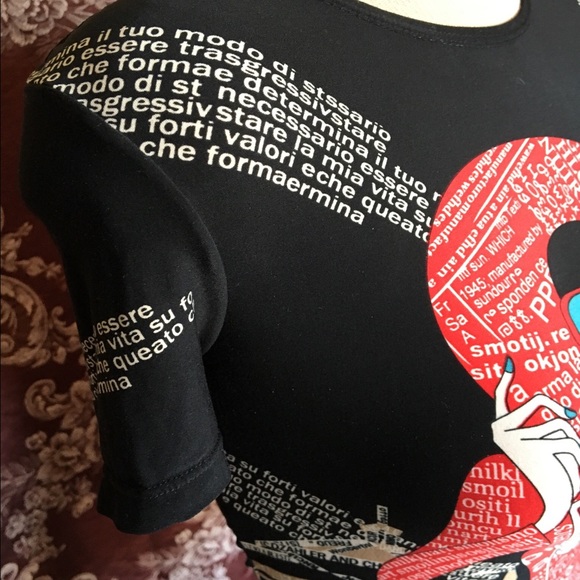 Fun fashion Black short sleeve top w fun graphics - Picture 4 of 4