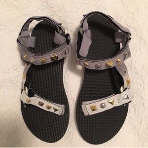 Ombré Teva with custom stud embellishment sz 7/8