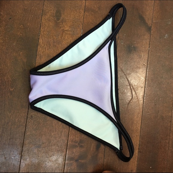 👙 Purple Victoria's Secret swimsuit bottoms
