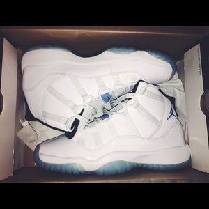 Colombia's/ Legend blue 11's