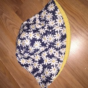 Daisy bucket hat