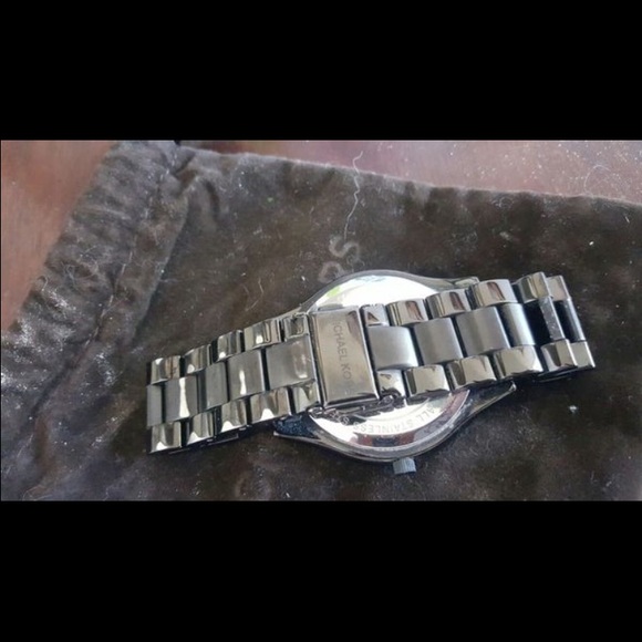 Michael Kors - Picture 2 of 2