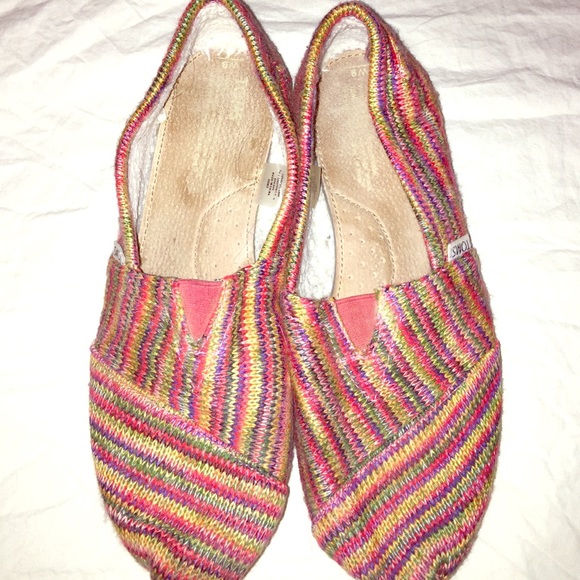 Woven multicolored Toms