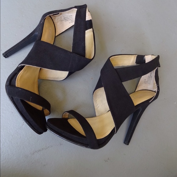 Charles David Criss Cross Sandal - Picture 2 of 3