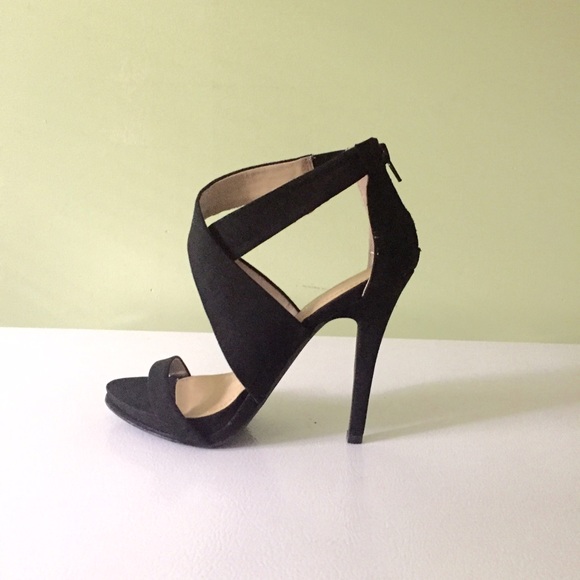 Charles David Criss Cross Sandal - Picture 1 of 3