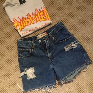 🚫SOLD🚫Levi's High Waisted Distressed Shorts