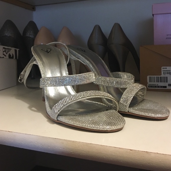 Beautiful heels that sparkle ❤️