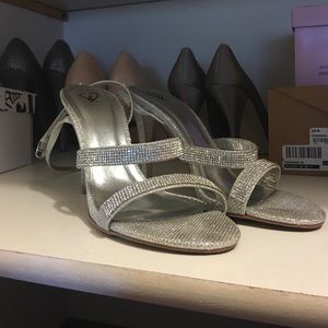 Beautiful heels that sparkle ❤️