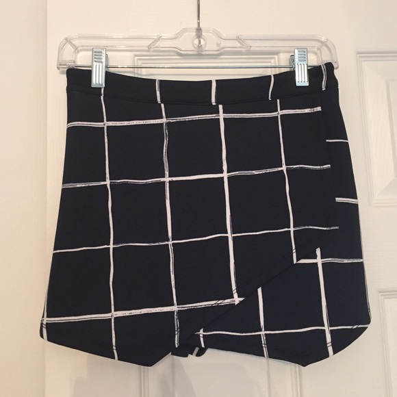 Navy & White Abercrombie & Fitch Skort