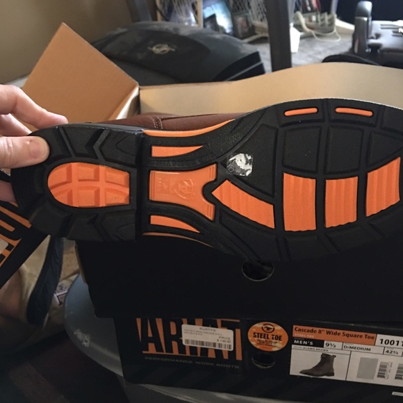 Work boots - Picture 4 of 4