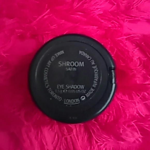 M.A.C eye shadow - Picture 3 of 3