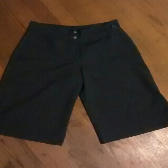 Like new Anatomie travel shorts