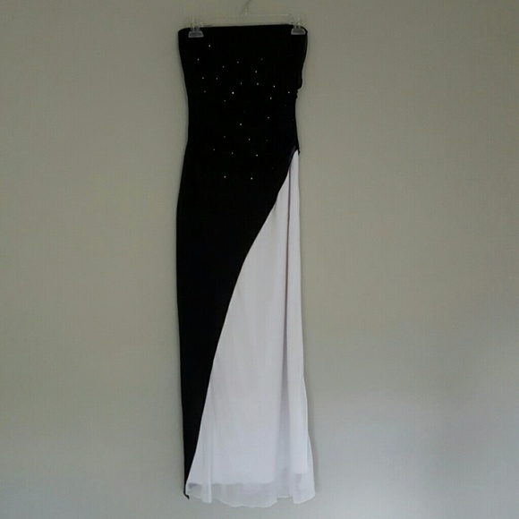 NWOT Strapless black and white gown