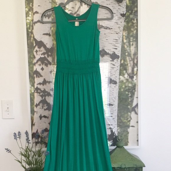 ❌SOLD IN BUNDLE❌Emerald Green Maxi Dress