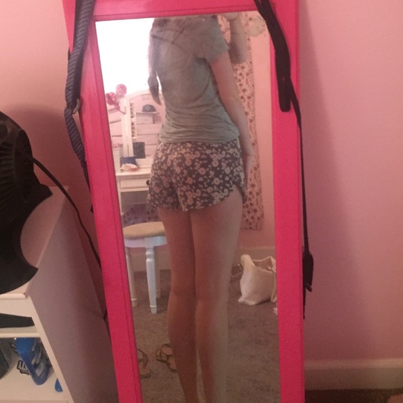 Flowey high waisted shorts - Picture 1 of 2