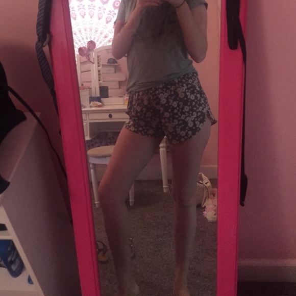 Flowey high waisted shorts - Picture 2 of 2