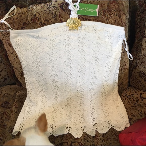 Lilly Pulitzer crochet top gold shell pendant