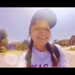 Meet your Posher, Avery