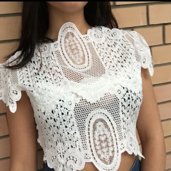 MUSTGO!Sexy yet elegant crispy white crotchet top. - Picture 3 of 7