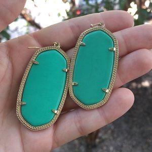 Danielle Kendra Scott Earrings!