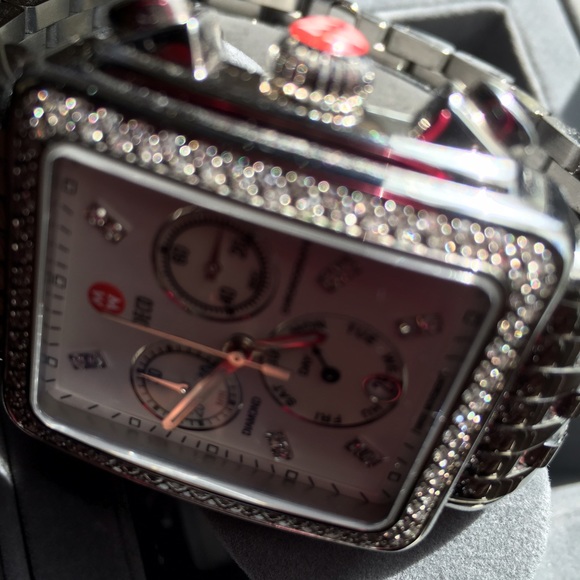Removing shortly Michele watch Deco XL