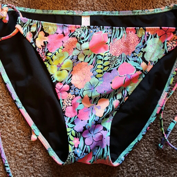 Vs bikini - Picture 2 of 3