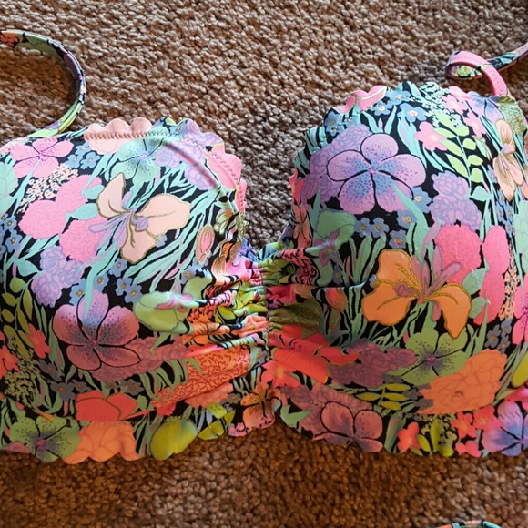 Vs bikini - Picture 3 of 3