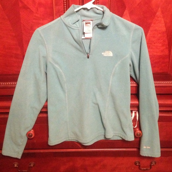 North face pull over
